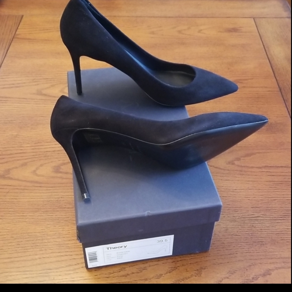 Theory Braxia Suede Black Pump, Italy Nwt